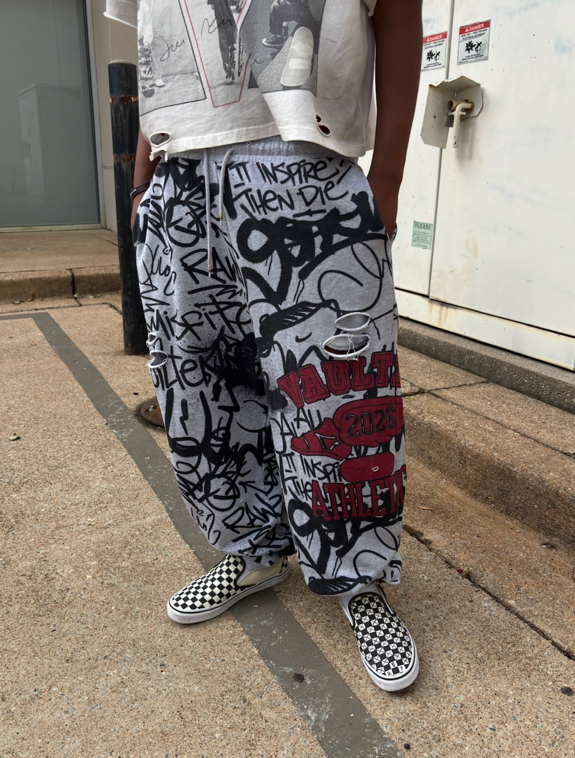 08 GRAFFITI SWEATS